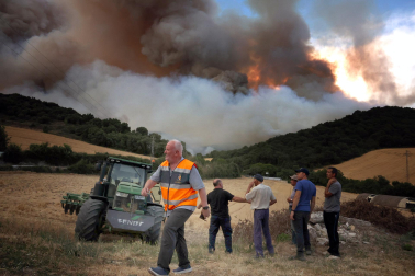 Fotos del incendio en Ezcabarte al norte del monte San Cristóbal. Vista desde Cildoz