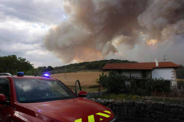 Fotos del incendio en Ezcabarte al norte del monte San Cristóbal. Vista desde Cildoz