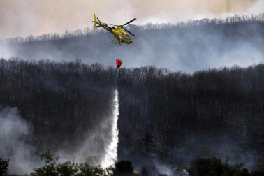 Fotos del incendio en Ezcabarte al norte del monte San Cristóbal. Vista desde Cildoz