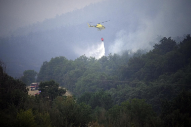 Fotos del incendio en Ezcabarte al norte del monte San Cristóbal