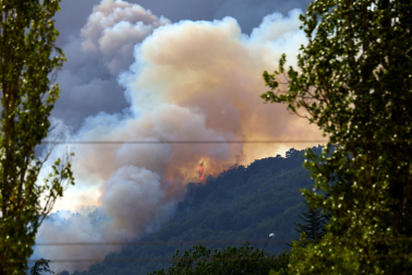 Fotos del incendio en Ezcabarte al norte del monte San Cristóbal