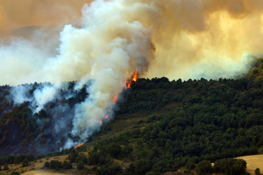 Fotos del incendio en Ezcabarte al norte del monte San Cristóbal