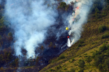 Fotos del incendio en Ezcabarte al norte del monte San Cristóbal