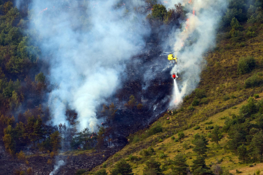 Fotos del incendio en Ezcabarte al norte del monte San Cristóbal