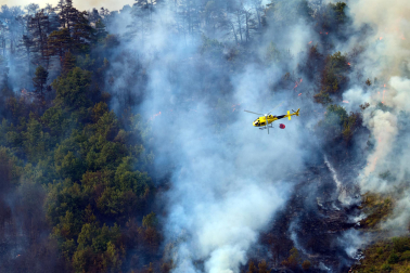 Fotos del incendio en Ezcabarte al norte del monte San Cristóbal