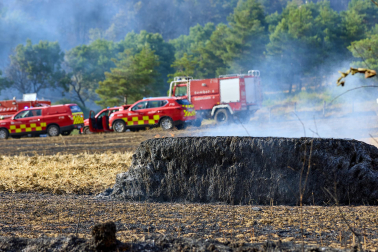 Fotos del incendio en Ezcabarte al norte del monte San Cristóbal