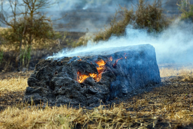 Fotos del incendio en Ezcabarte al norte del monte San Cristóbal
