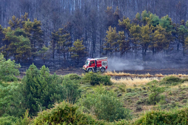 Fotos del incendio en Ezcabarte al norte del monte San Cristóbal