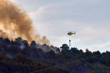 Fotos del incendio en Ezcabarte al norte del monte San Cristóbal