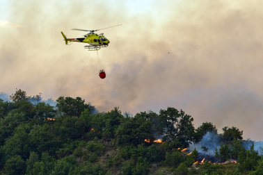 Fotos del incendio en Ezcabarte al norte del monte San Cristóbal
