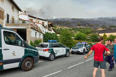 Fotos del incendio en Ezcabarte al norte del monte San Cristóbal