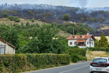 Fotos del incendio en Ezcabarte al norte del monte San Cristóbal