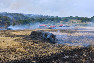 Fotos del incendio en Ezcabarte al norte del monte San Cristóbal