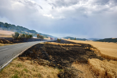 Fotos del incendio en Ezcabarte al norte del monte San Cristóbal