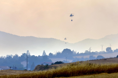 Fotos del incendio en Ezcabarte al norte del monte San Cristóbal