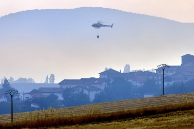 Fotos del incendio en Ezcabarte al norte del monte San Cristóbal