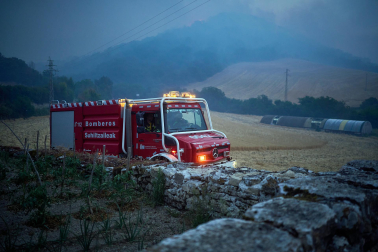 Fotos del incendio en Ezcabarte al norte del monte San Cristóbal. Vista desde Cildoz