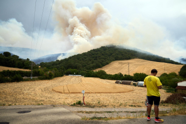 Fotos del incendio en Ezcabarte al norte del monte San Cristóbal. Vista desde Cildoz