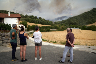 Fotos del incendio en Ezcabarte al norte del monte San Cristóbal. Vista desde Cildoz