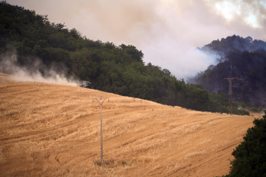 Fotos del incendio en Ezcabarte al norte del monte San Cristóbal. Vista desde Cildoz