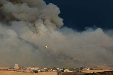 Fotos del incendio en Ezcabarte al norte del monte San Cristóbal