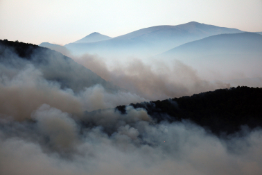 Fotos del incendio en Ezcabarte al norte del monte San Cristóbal