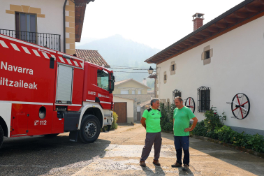 Imagen de este viernes, 26 de junio, del incendio en Ezcabarte, al norte del monte San Cristóbal.