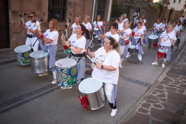 Música, fiesta, humo, celebraciones y alegría en el inicio de las fiestas de Santesteban
