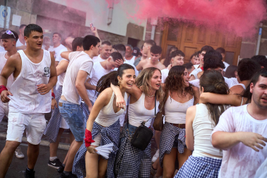 Música, fiesta, humo, celebraciones y alegría en el inicio de las fiestas de Santesteban