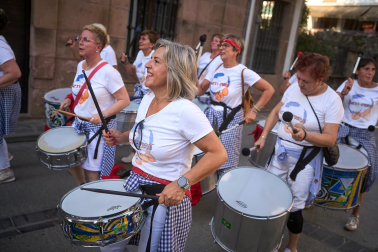 Música, fiesta, humo, celebraciones y alegría en el inicio de las fiestas de Santesteban
