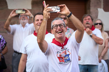 Música, fiesta, humo, celebraciones y alegría en el inicio de las fiestas de Santesteban