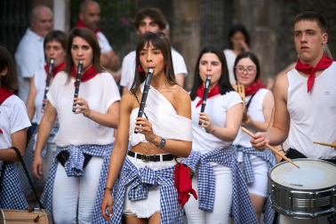 Música, fiesta, humo, celebraciones y alegría en el inicio de las fiestas de Santesteban