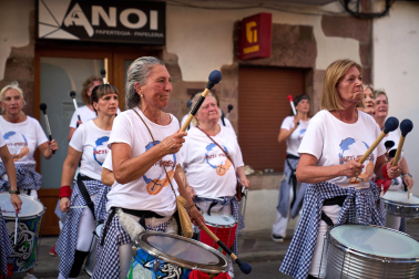 Música, fiesta, humo, celebraciones y alegría en el inicio de las fiestas de Santesteban