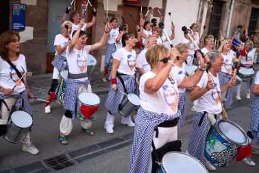 Música, fiesta, humo, celebraciones y alegría en el inicio de las fiestas de Santesteban