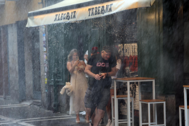 Fotos de la tormenta de este sábado por la tarde en Pamplona