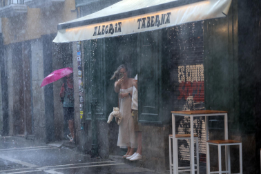 Fotos de la tormenta de este sábado por la tarde en Pamplona