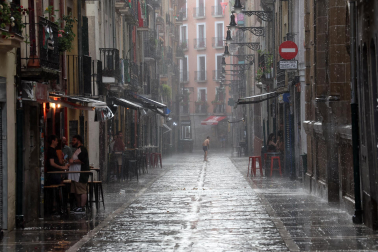 Fotos de la tormenta de este sábado por la tarde en Pamplona