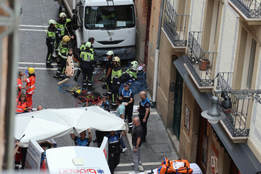 Fotos del atropello de un camión a varias personas en Navarrería
