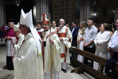 Fotos de la ordenación de tres sacerdotes y tres diáconos en la catedral de Pamplona