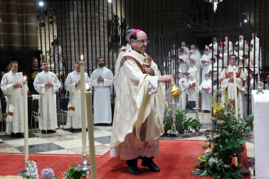 Fotos de la ordenación de tres sacerdotes y tres diáconos en la catedral de Pamplona