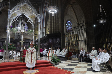 Fotos de la ordenación de tres sacerdotes y tres diáconos en la catedral de Pamplona