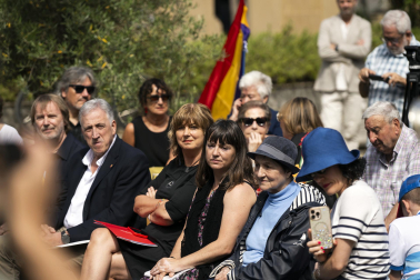 Foto de la entrega de los restos de Ramón Bengaray Zabalza, Dionisio Gutiérrez Ijalba y Epifanio Osoro Icobalceta a sus familiares.