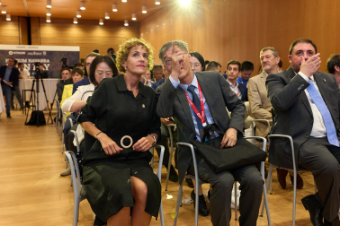 Foto del acto de presentación de la empresa Hithium al ecosistema industrial navarro.