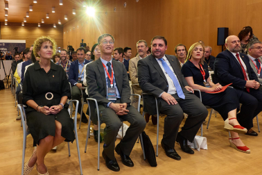 Foto del acto de presentación de la empresa Hithium al ecosistema industrial navarro.