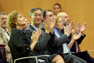 Foto del acto de presentación de la empresa Hithium al ecosistema industrial navarro.