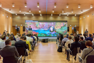 Foto del acto de presentación de la empresa Hithium al ecosistema industrial navarro.
