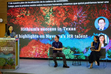 Foto del acto de presentación de la empresa Hithium al ecosistema industrial navarro.