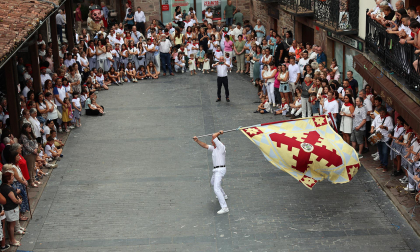 Trapatan y baile de la bandera en el día de San Pedro en las fiestas 2026 de Santesteban