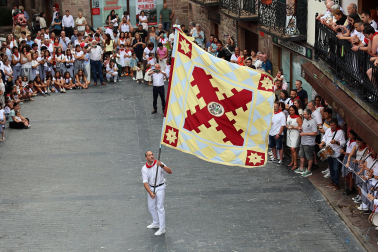 Trapatan y baile de la bandera en el día de San Pedro en las fiestas 2026 de Santesteban