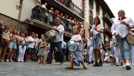 Trapatan y baile de la bandera en el día de San Pedro en las fiestas 2026 de Santesteban
